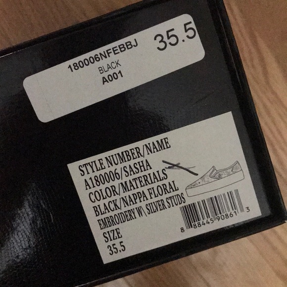 NWT Alice & Olivia Napa Floral Sasha Sneaker - Picture 3 of 4